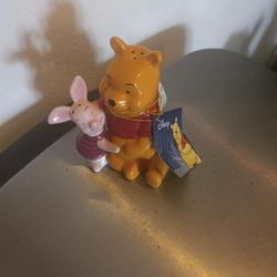 Disney Winnie The Pooh & Piglet Hugging Salt & Pepper Shakers