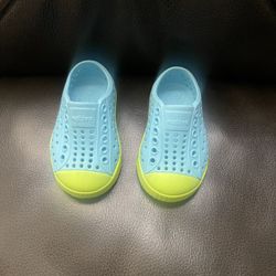 Native Shoes Size 4 toddler