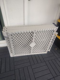 Baby gate