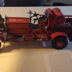 Metal Model 1920's -style antique fire truck SO PRAIRIE 