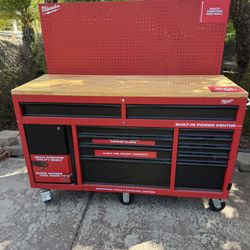 Milwaukee 60”Mobile Tool Chest