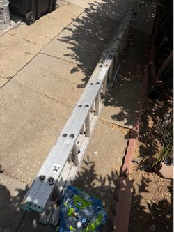 Aluminum Extension Ladder – Good Condition