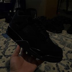 Black cat Jordan 4