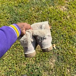 Uggs Boots size 5.5Y, 7 in womens