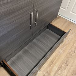 For Sale Queen Cabinet Murphy Ben $1000