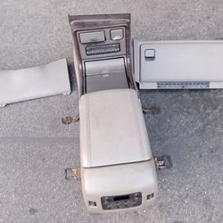 Yukon Denali Ss Middle Console Parts Chevy Glove Box