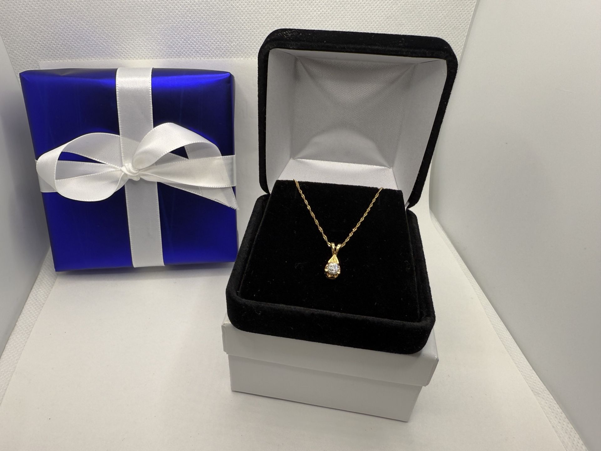 18K Gold Diamond Solitaire Pendant