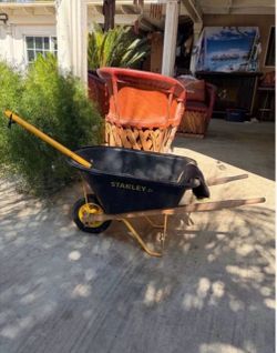 Stanley Jr. Kids Wheelbarrow