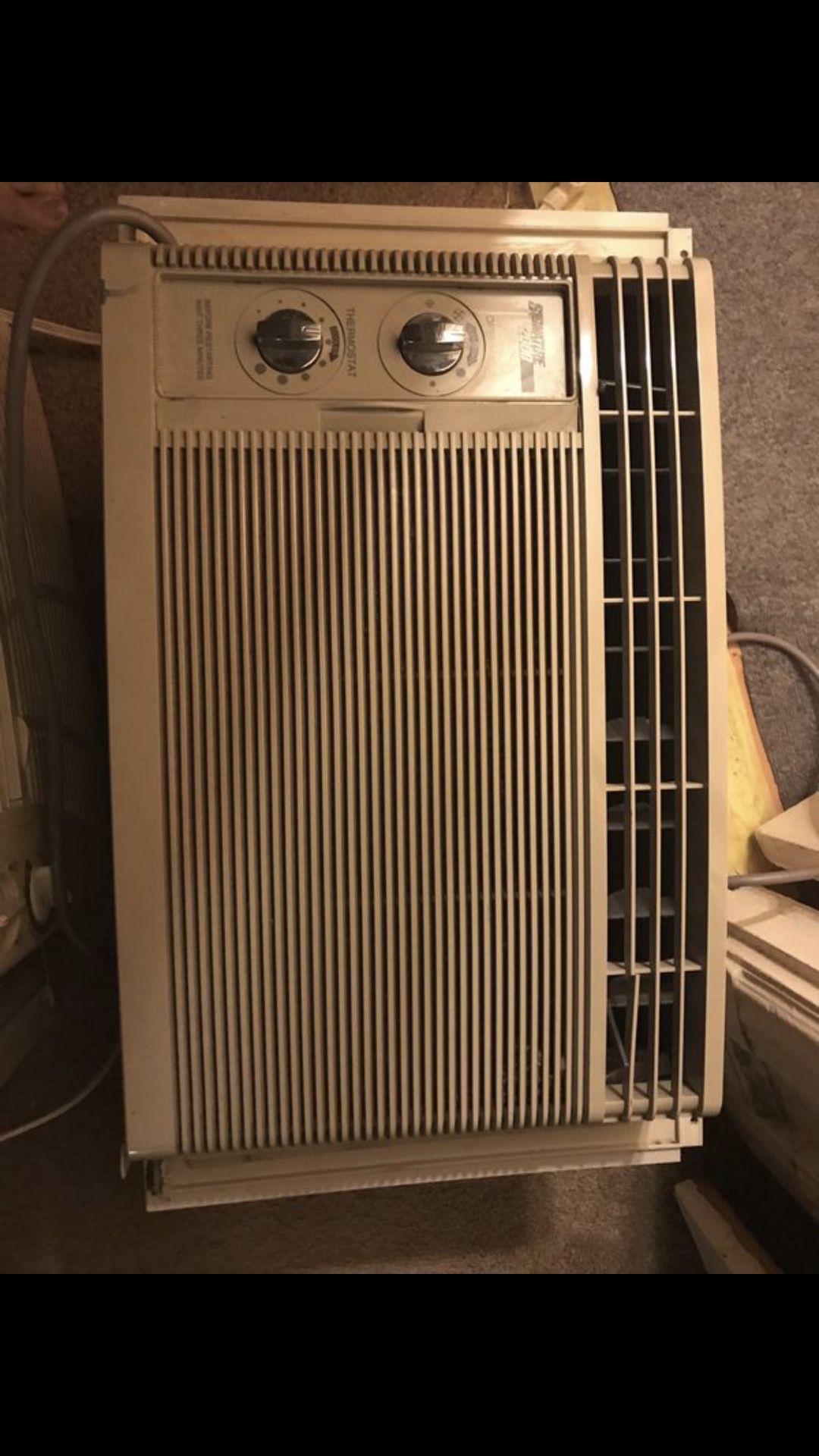 5000 BTU air conditioner in great condition blows very cold air