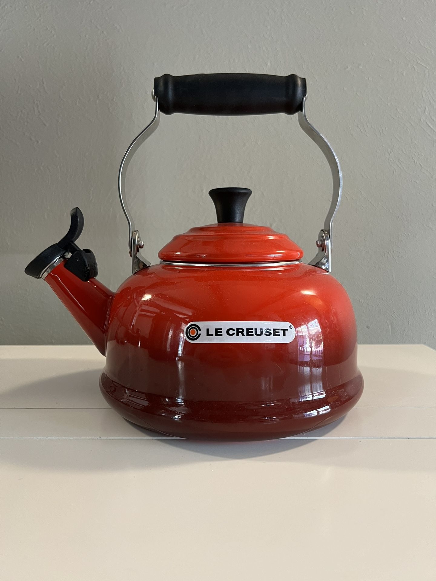 Le Creuset Classic Whistling Tea Kettle, 1.6L/1.7qt