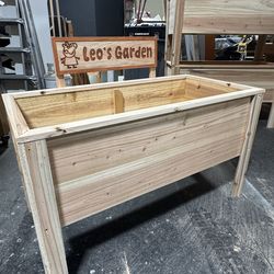 Cedar Planter made by size.
