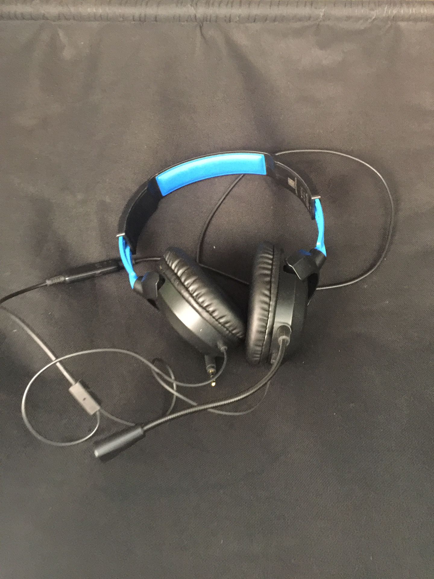 Headset for videos game or phone calls or simple listening music.