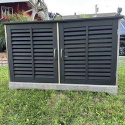 Two-Tone TV Stand Media Storage Cabinet With Adjustable Height Shelves And Magnetic Doors