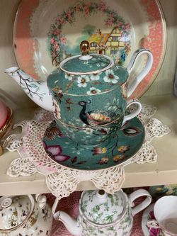 Peacock Teapot, cup, and saucer - New- Located in Shelton