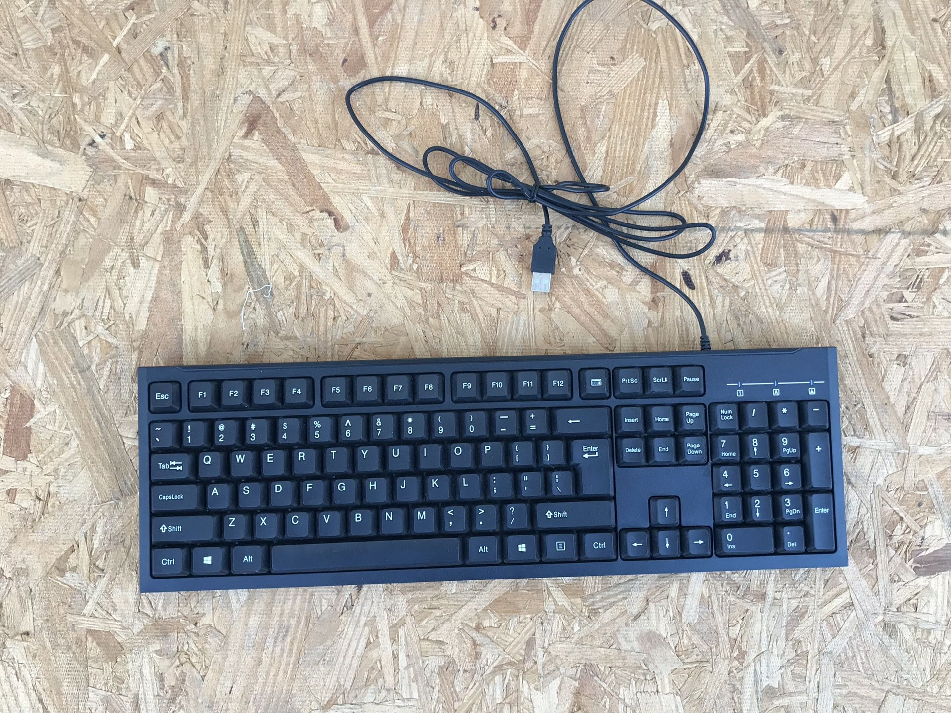 Computer keyboard with usb connector