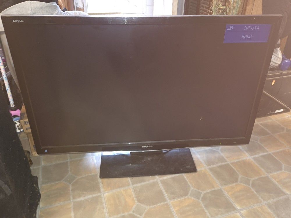 Sharp Aquos 52" Tv