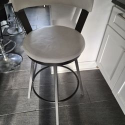 2 Swivel Bar Stools