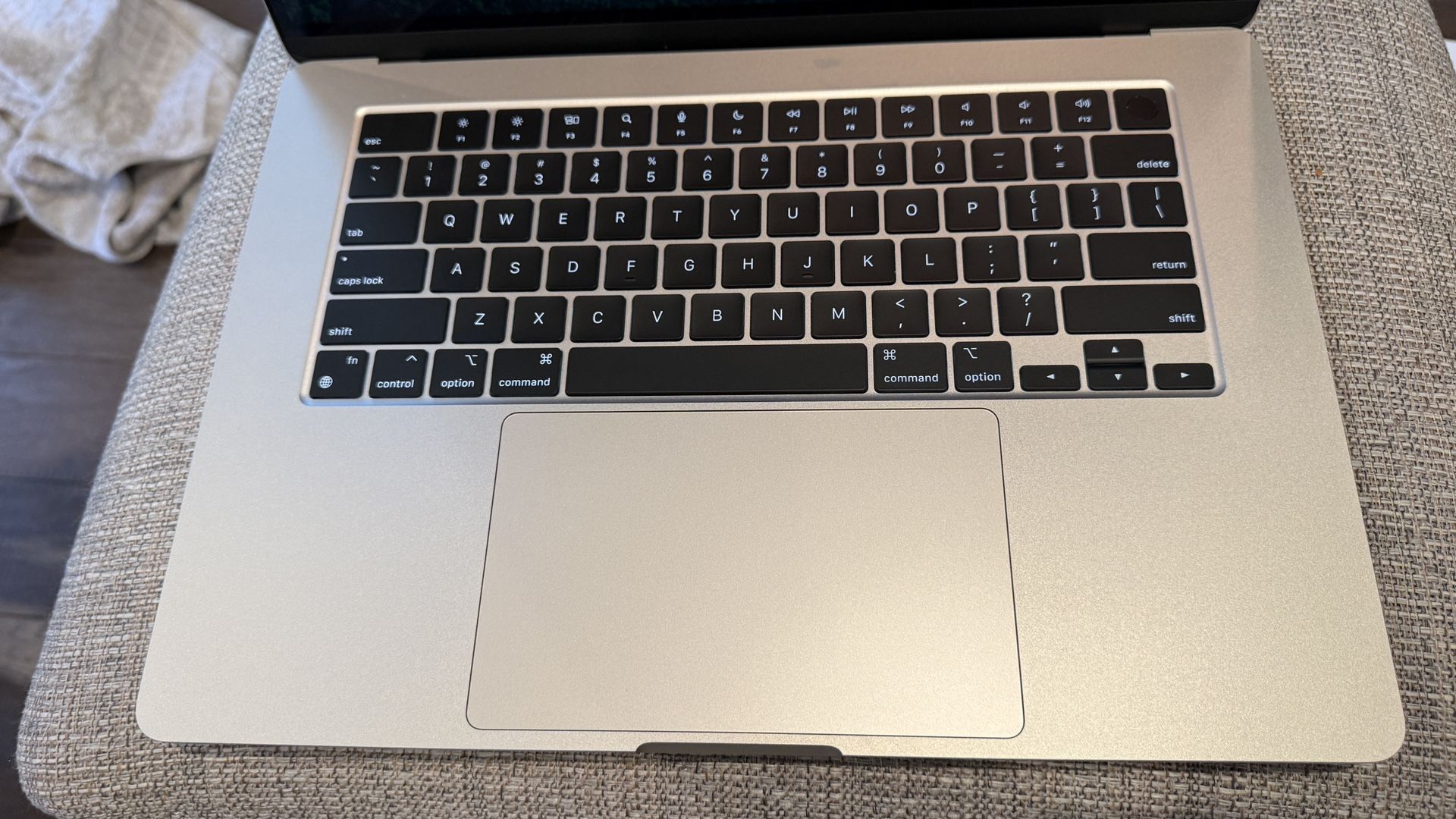 MacBook Air M3/ 15.3”/ 16GB RAM/ 256GB SSD/ Starlight