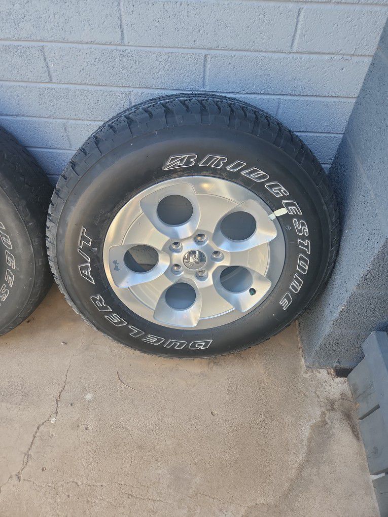 Jeep Wrangler JK Sahara Wheels And Tires 18"