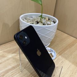 Valentines Day Special!!! iPhone 12 Color Black 64GB Unlocked For Any Carrier/iPhone 12 Color Negro 64 Gb Liberado Para Cualquier Compañía 