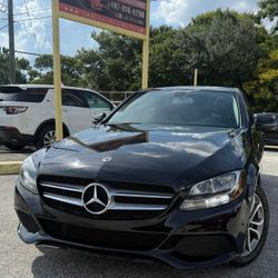 2017 Mercedes-Benz C-300🚗