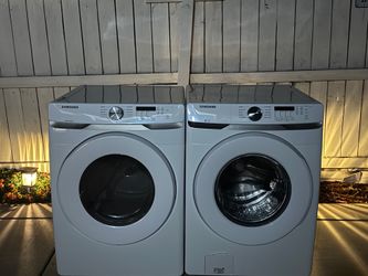 Free Delivery - Brand New Matching Washer & Dryer