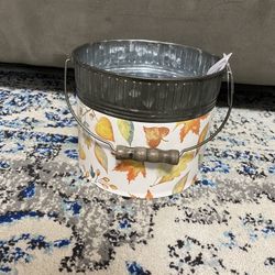 BRAND NEW 5x6.5’ GIVE THANKS BUCKET 
