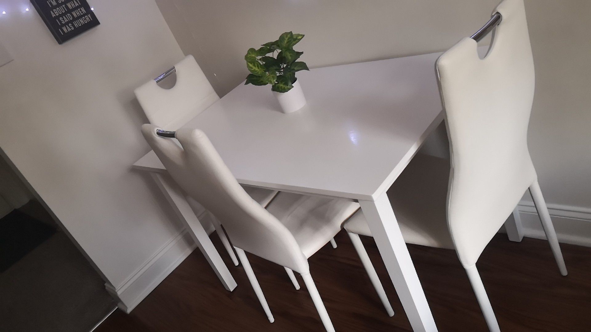 Kitchen table + 3 chairs