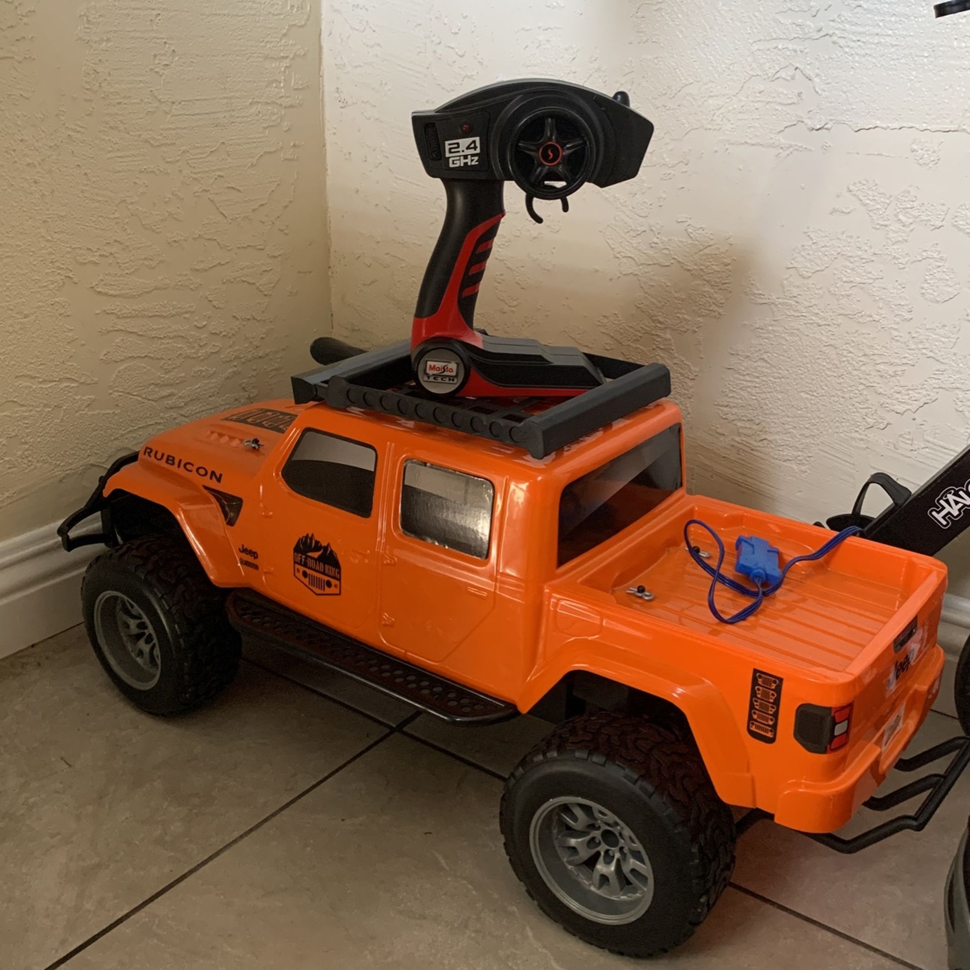 Huge Jeep Rc Car And Camaro Rc Car 