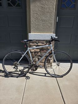 Specialized Sirrus Hybrid  Fitness Bike. 700c Multi speed.