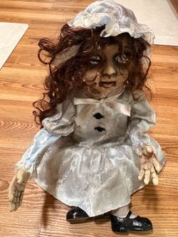 Halloween spirit little girl.