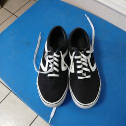 Ladies Tennis Shoes Sz 8.5