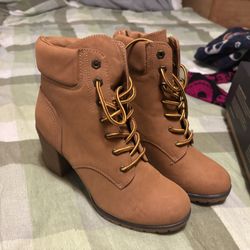 White mt. Size 9 M