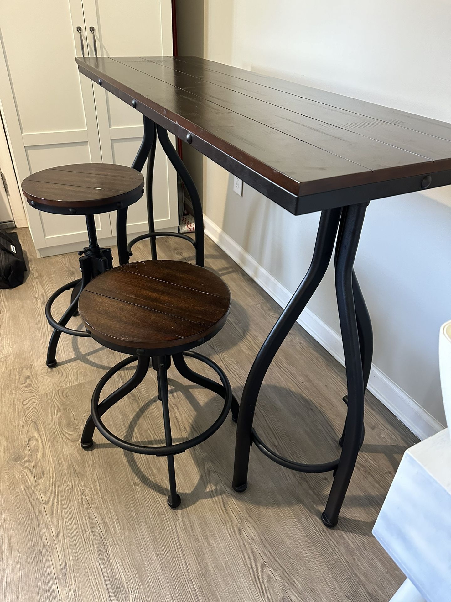 Dining Table With Barstools 