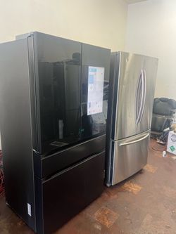 Refrigerator bespoke family hub