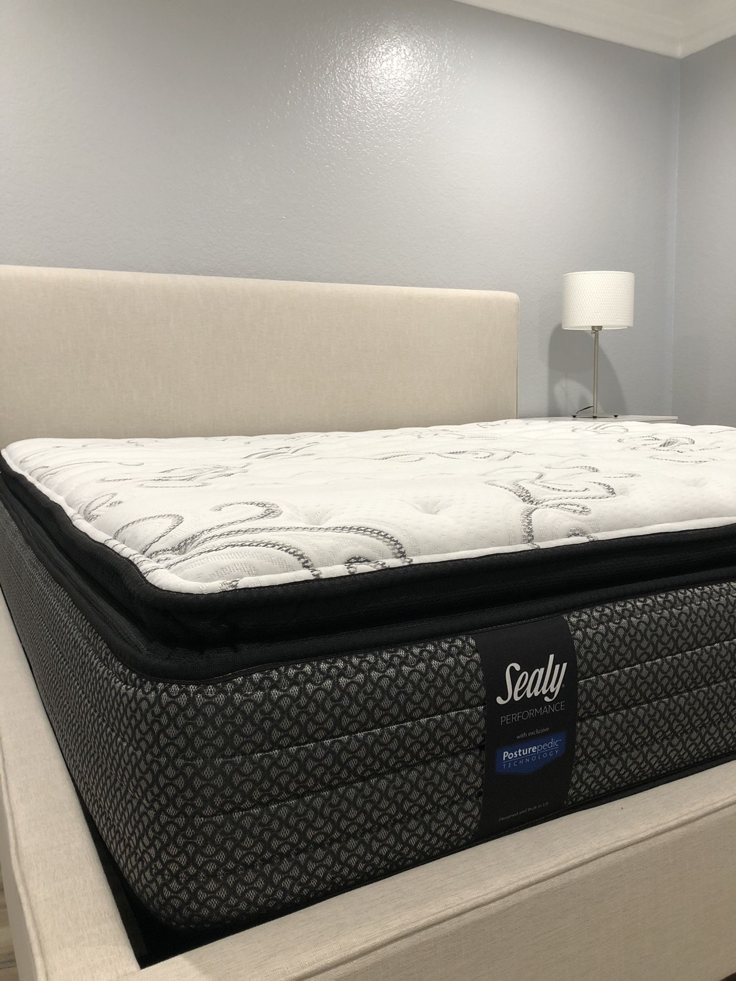 Sealy mattress (king size)