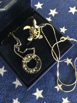 Beautiful sparkles Swarovski Crystals round pendant with crystal Stars on both side / new 🌿🌷🌿🌷🌿🌷
