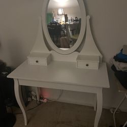 Makeup vanity