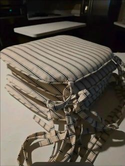 4 used seat cushions