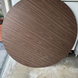 5 Foot Round Tables