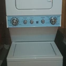 Like New Kenmore Stackable Washer Electric Dryer Apartment Size 