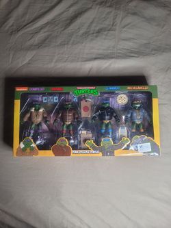 NECA Teenage Mutant Ninja Turtles: Punk Disguise Turtles (Action Figures)