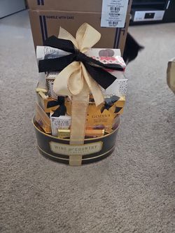GODIVA CHOCOLATE Gift Baskets!!! Only 2 Brand NEW!!