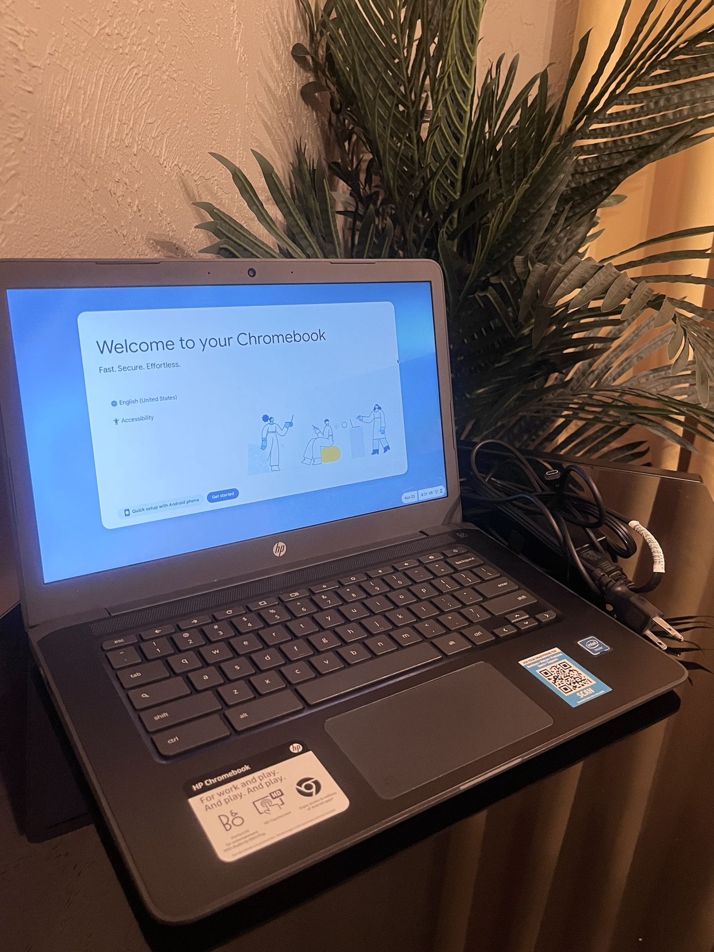 HP Chromebook 13.8” 4gb RAM