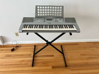 Yamaha keyboard & stands