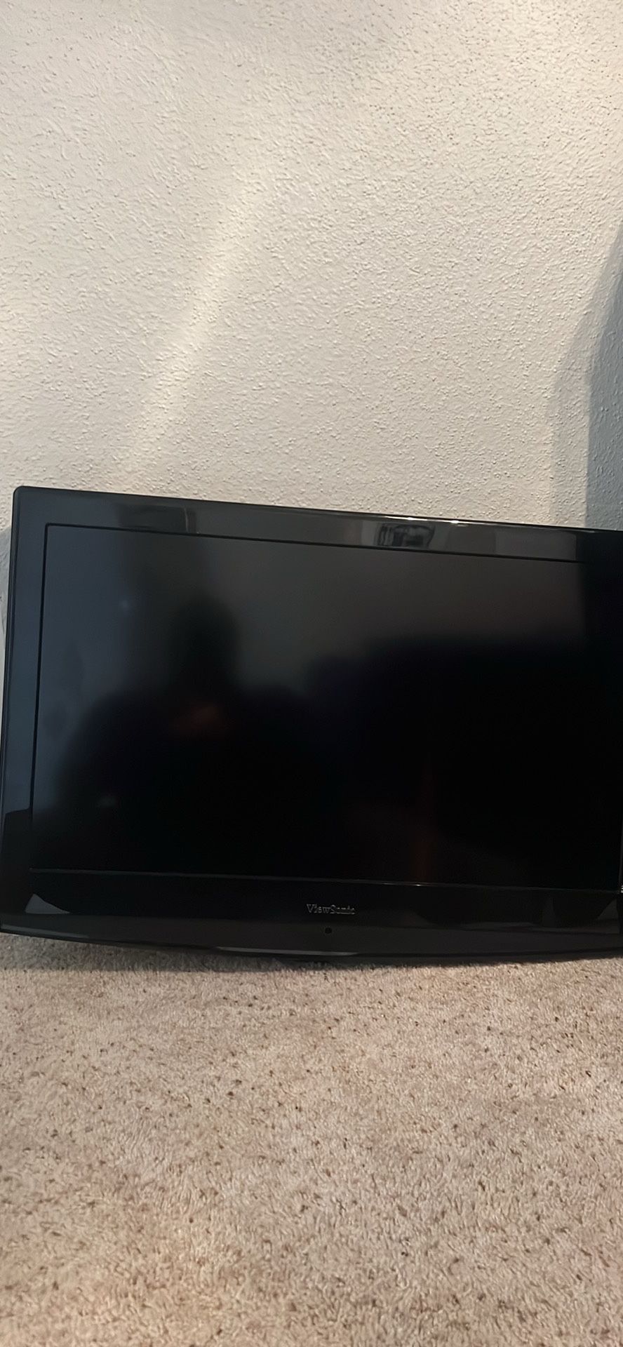 Two TVs 32” And 48” With Firestick 