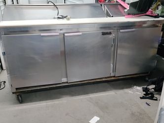 Sandwich Table 3 Doors
