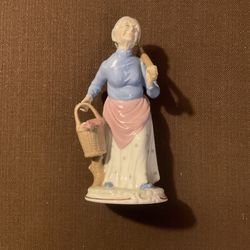 Beautiful Figurine Compares To Lladro From Italy  