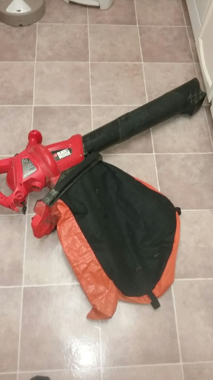 Black and Decker Electric Leaf Blower BV5600 for Sale in San