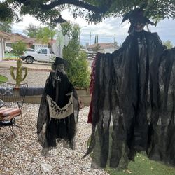 4 Halloween decor